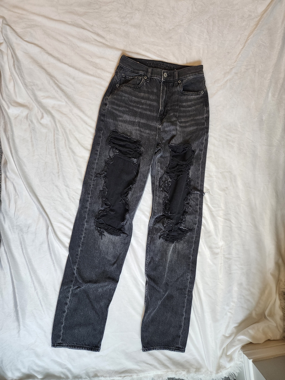 American Eagle Outfitters Women's Size 0 Black Ripped Relaxed Jeans